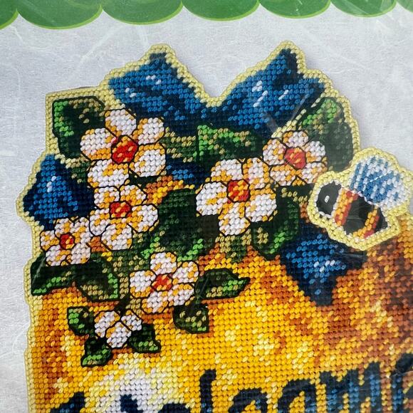 Lemon Welcome Sign Herrschner’s Plastic Canvas Embroidery Craft Kit Flowers Bee - Picture 3 of 7